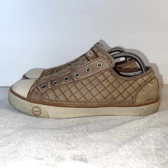 UGG Laela Quilted Nubuck  Sheepskin Leather Slip-on Sneaker size 8 - Picture 3 of 12